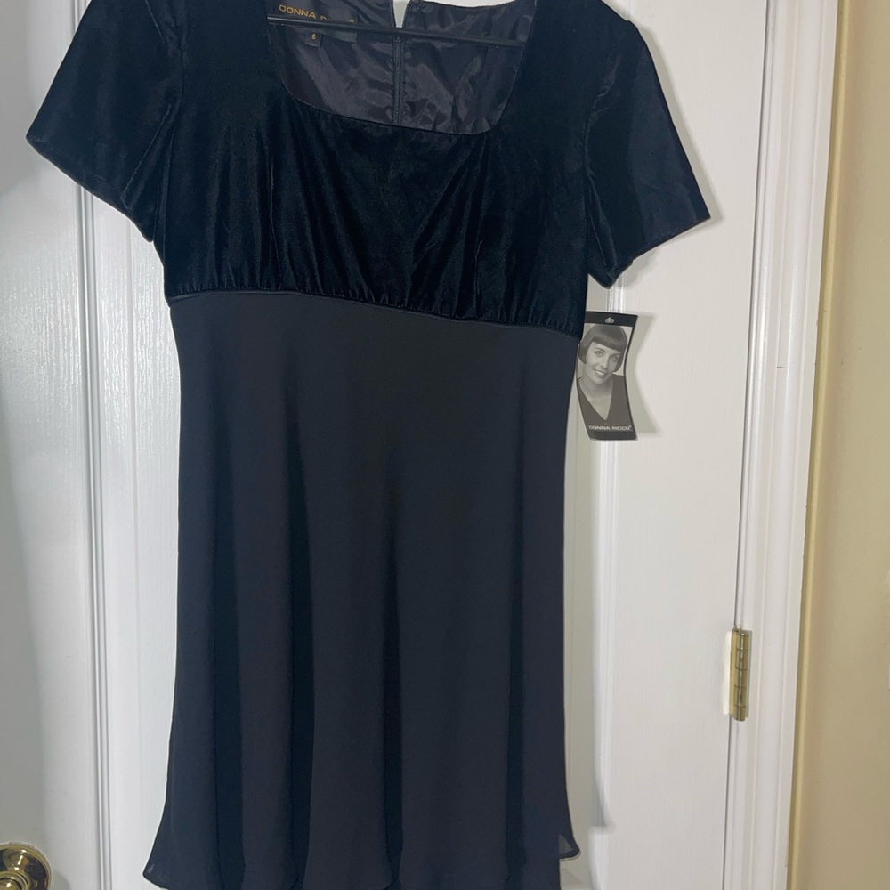 Donna Ricco Elegant Black Dress with Velvet Top